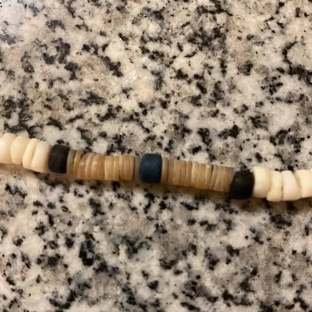 Vintage multicolored puka shell necklace - 18” - Picture 3 of 5